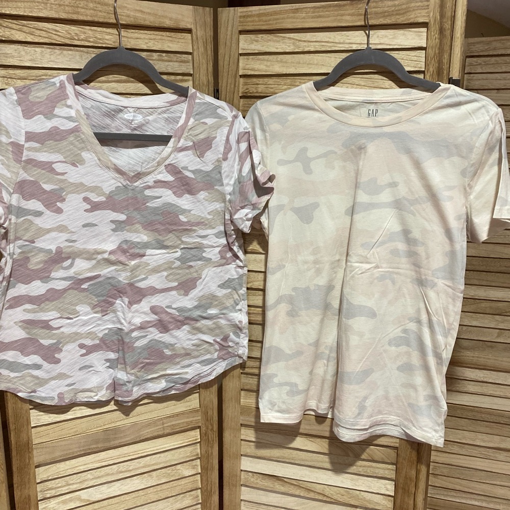 4/$15 GAP Women's Camo Tees - Pink and Cream